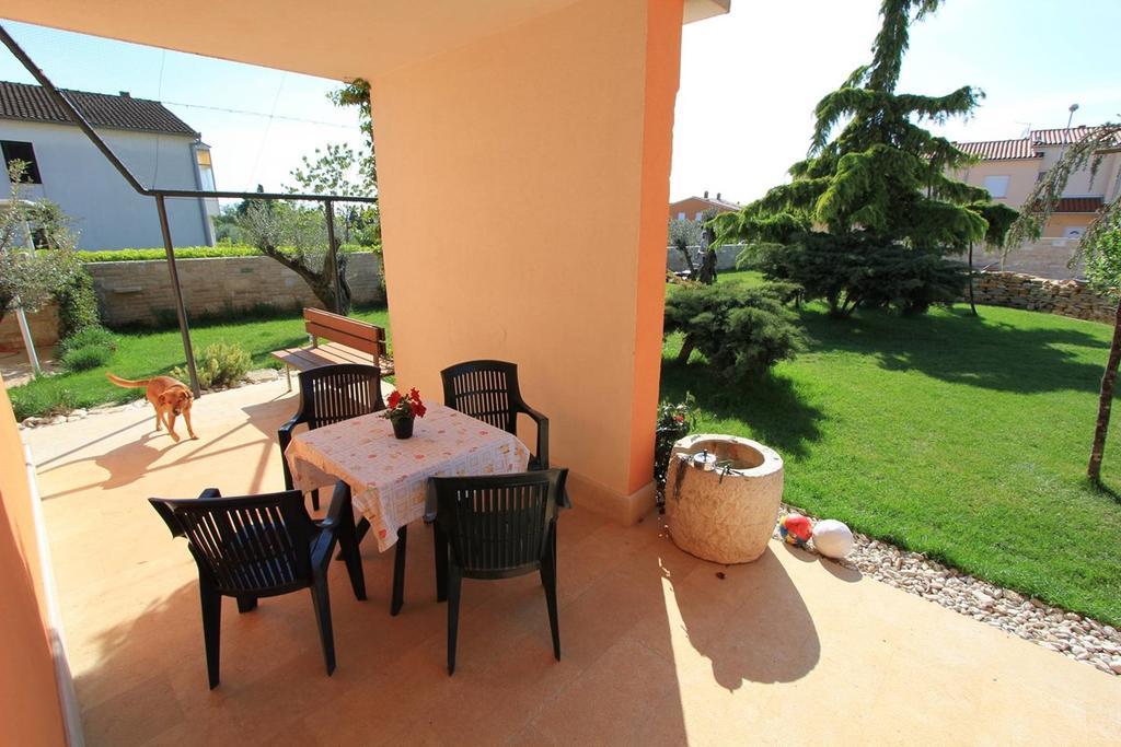 Apartment Dusanka Fažana Buitenkant foto